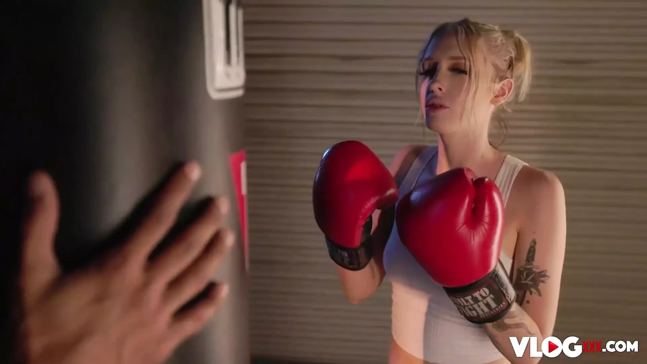 Athletic Blonde Marilyn Johnson Fucked Hard After 69