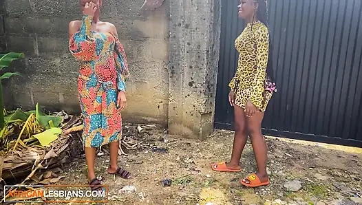 Balon götlü zenci lezbiyenler ateşli makaslama amcıklarını sırılsıklam bırakıyor