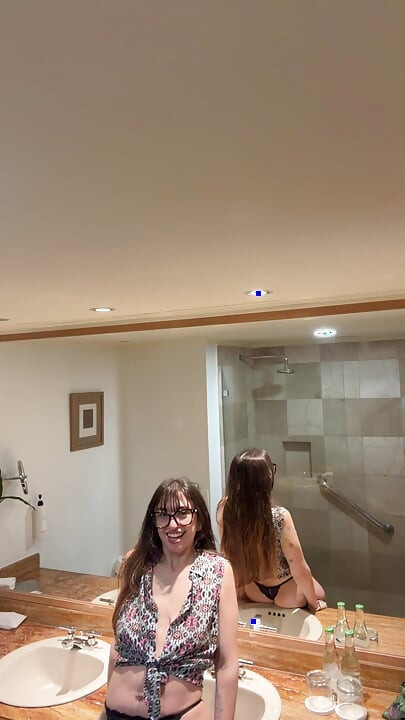 肮脏的镜子挑逗你看着我直到我洗澡