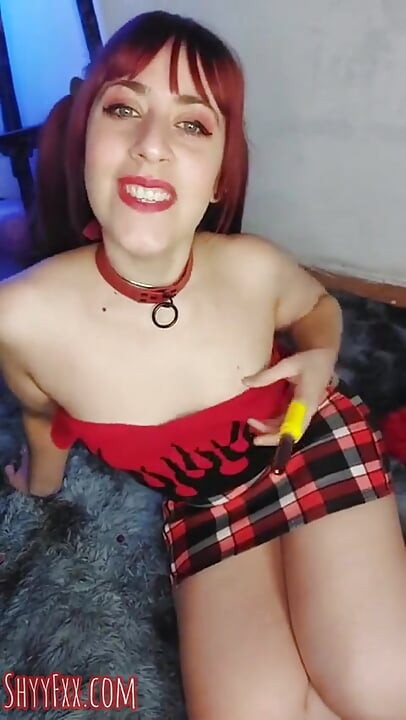 Shyyfxx megalázok egy uborkát! Seggbe dugott bottal várom a szeretőmet!