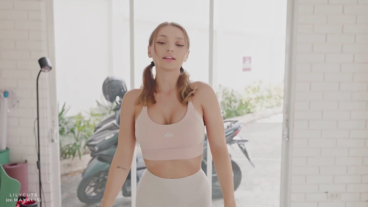 Un Antrenor Sexy De Yoga Mi-a Supt Pula Până Când soția Mea Ne-a Prins