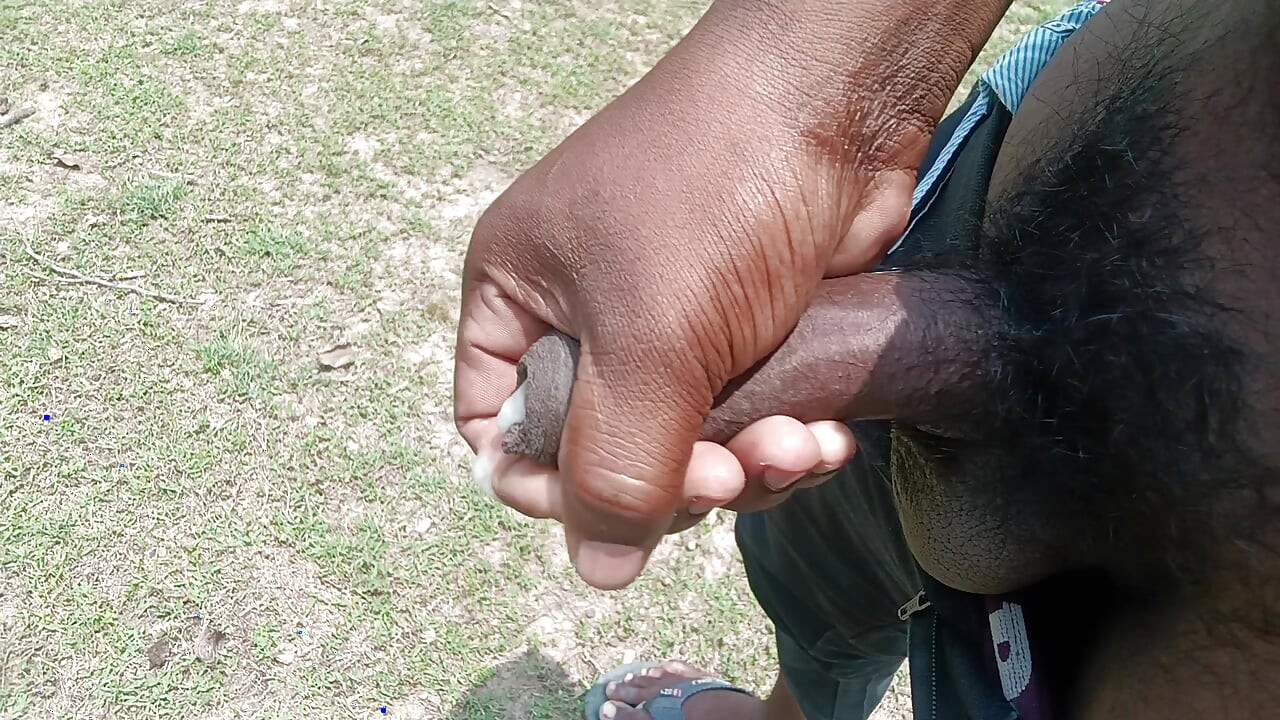 Flash masturbation in forest riskyyboy exibition