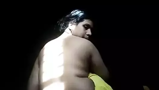 Индийская дама занимается сексом