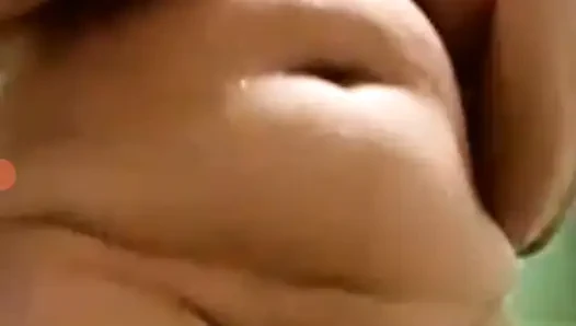 Sabah banyo o kadar soğuktu ki musterbating yaparak kendimi duymak istiyorum