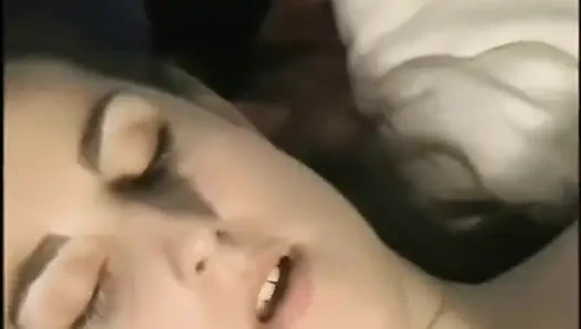 Dua cewek seksi saling muasin memek satu sama lain