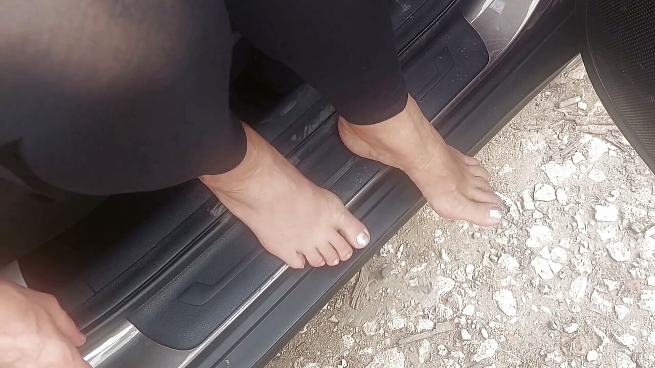 Selena's Car Blowjob in Glasses