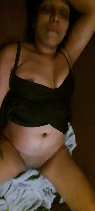 Busty Indian MILF gets eaten out