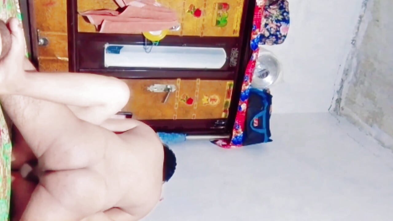 Barsaat ke mausam mein chute lagwane ka Apne maja hai barsat ke mausam mein gand Marne ka apna Maja