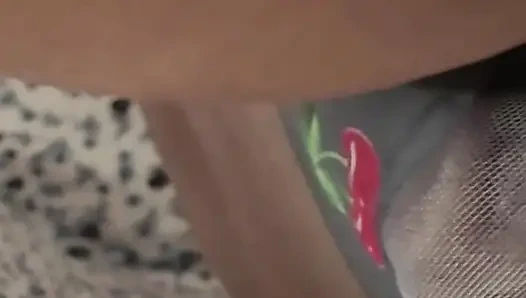 Azgın yabancı paketlenmiş trende büyük şişkinliğiyle masum banliyösüne dokunuyor