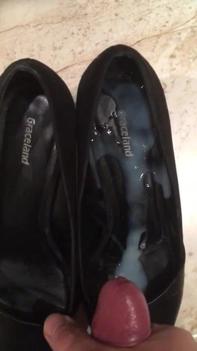 Cumming the borrowed heels again