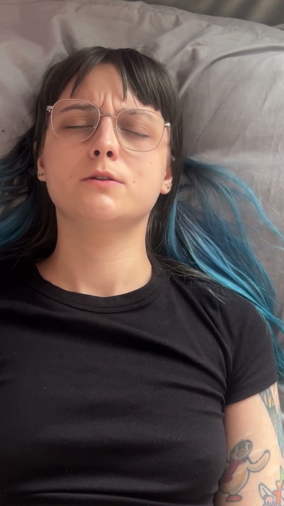 Membuatkan Alice Orgasm
