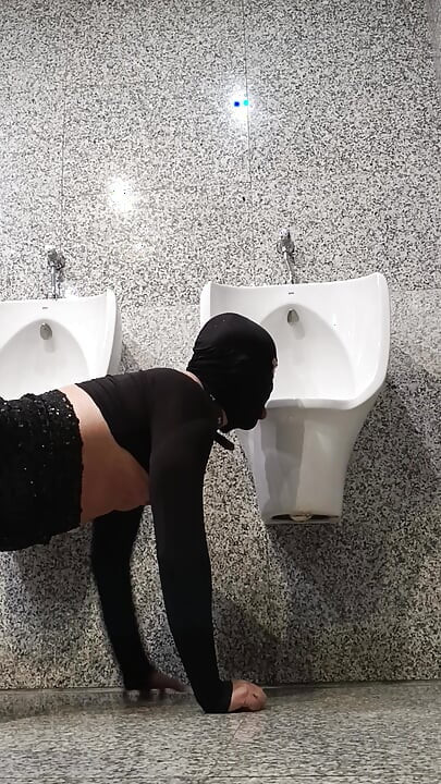 Unacerdaamaricona public toilette