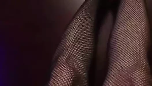 Kaki yang sangat bagus dengan kaki mungil dan kaki seksi panjang memakai fishnet hitam