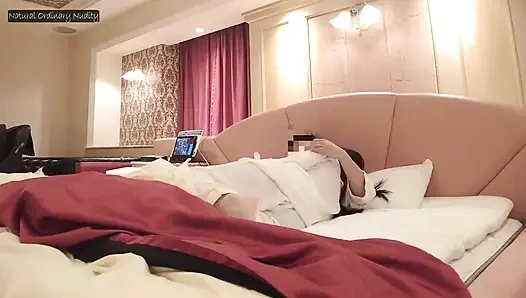 Primal reunion über die Zeit hinaus, ehemalige College-Freunde schließen sich wieder in einer tief rohen Umarmung an