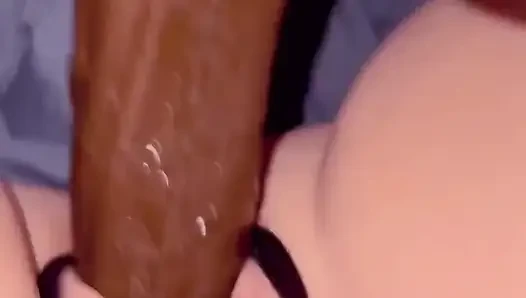 Kontolmu enak banget buat dildo ukuran kontol besar pria kulit hitam!