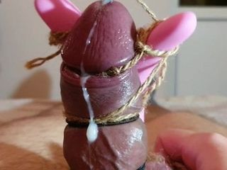Grosse bite attachée pour une torture au vibromasseur après l&#39;orgasme