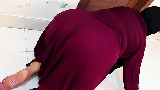 Tante seksi mesir dengan pantat bahenol lagi asik ngentot pantat bahenolnya di ranjang !