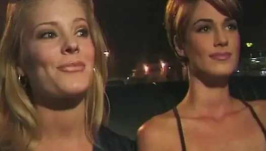 Versaute Taxifahrt: Heiße Blonde im Auto