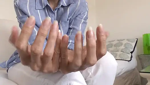 Zarif yaz elleri, Lady Victoria Valente tarafından sunuldu