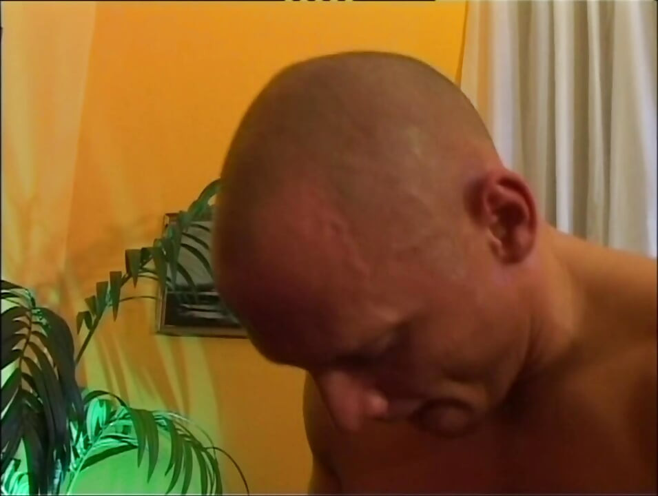 Pantat bahenol tante seksi rambut cokelat dientot habis-habisan sama kontol jadul sampai dicrot di mulut