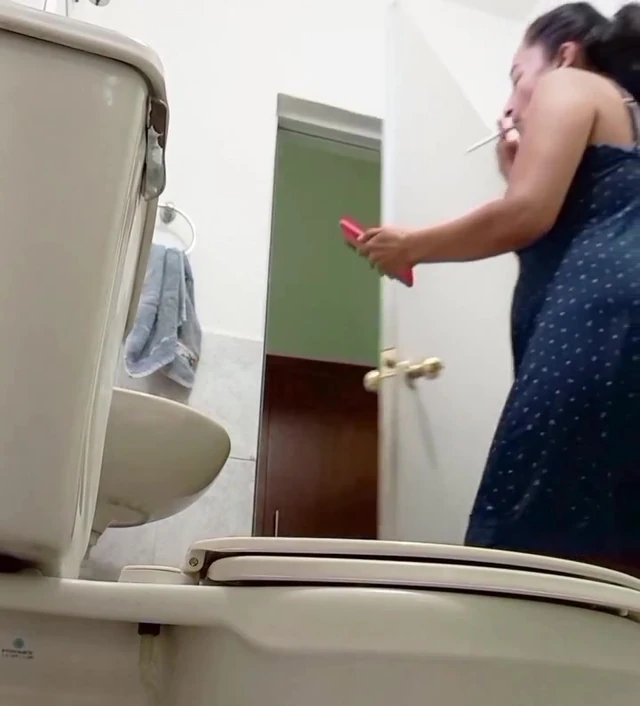LOOK AT MY ASS AND MY HAIRY PUSSY WHILE I EXPLODE LIKE A SLUT IN THE BATHROOM.