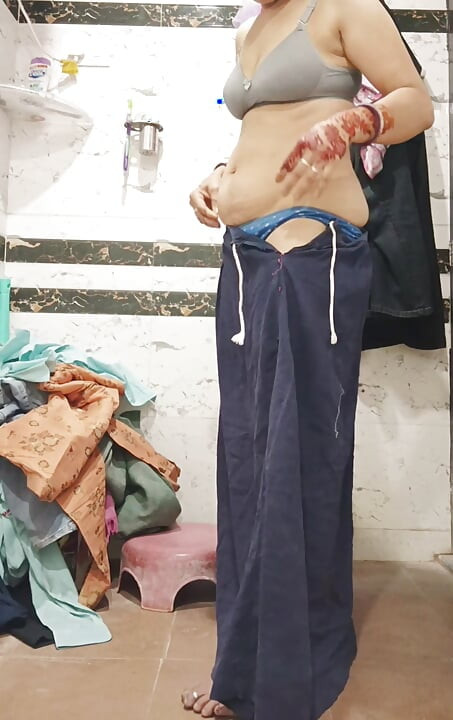 Priya bhabi buổi sáng khoe cặp mông to nóng bỏng