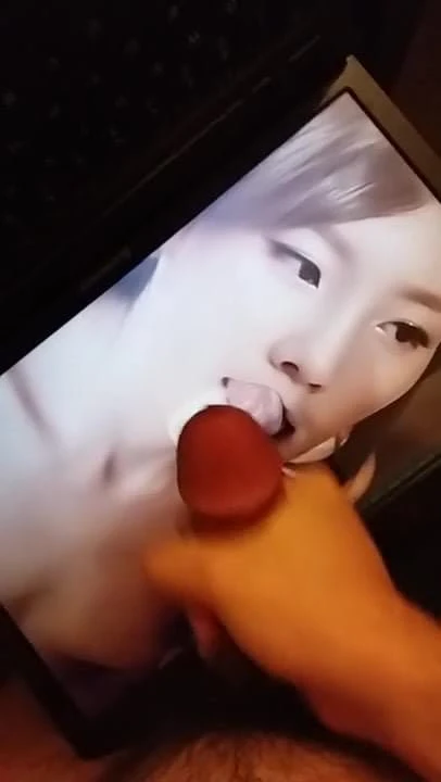 Кончаю на snsd taeyeon (фейковая картинка)