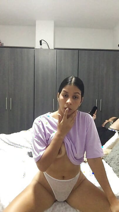 मैं अपने पति के सामने हस्तमैथुन करती हूं और वीडियो बनाती हूं।