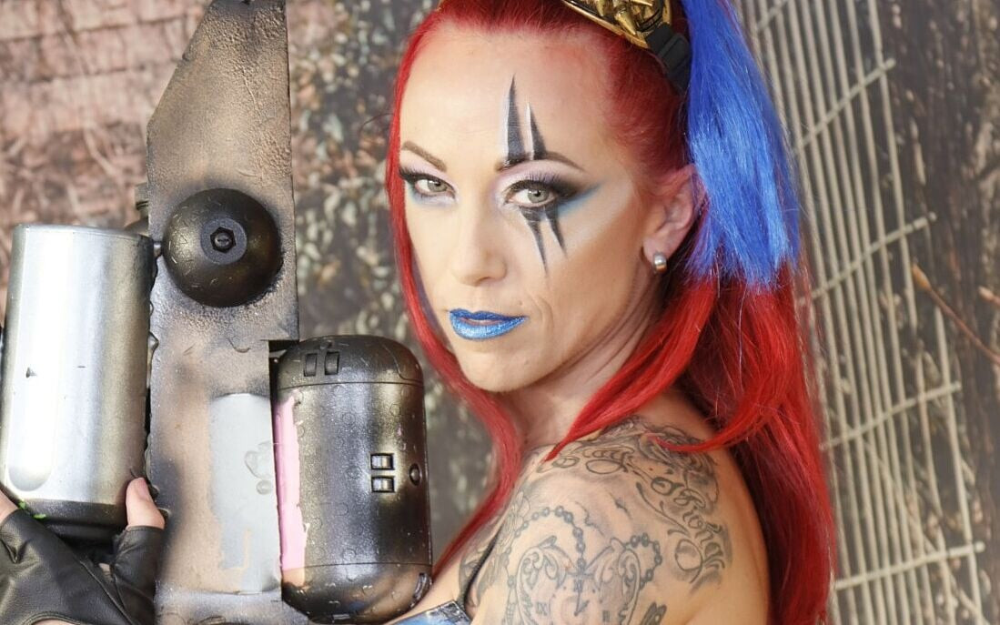 399 Anne Wild como Future Warrior Cosplay Girl