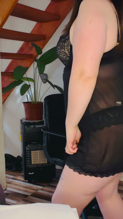 Latina in the office starts dancing sensually and shows off her big ass. | Clip 1