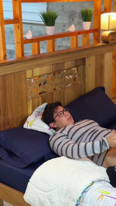 Lucky cheater! He fucked his girlfriend and his maid in the same room! BOTH CREAMPIED! | Clip 1