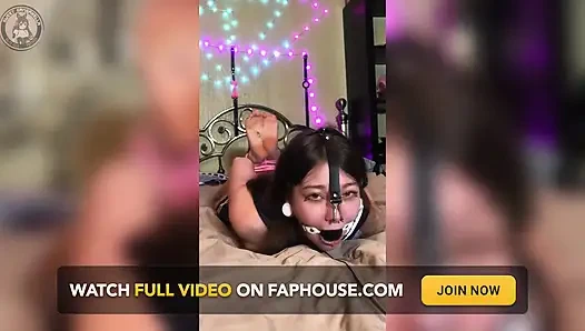 Связанная по рукам и ногам школьница делает минет с крюком в нос