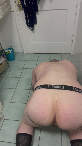 H-town bottom向所有想要使用它的爸爸炫耀Butthole！