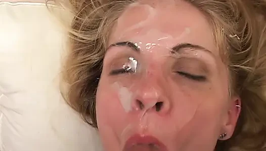 Üvey babalarına kaşıkla döl servisi yapıyor!