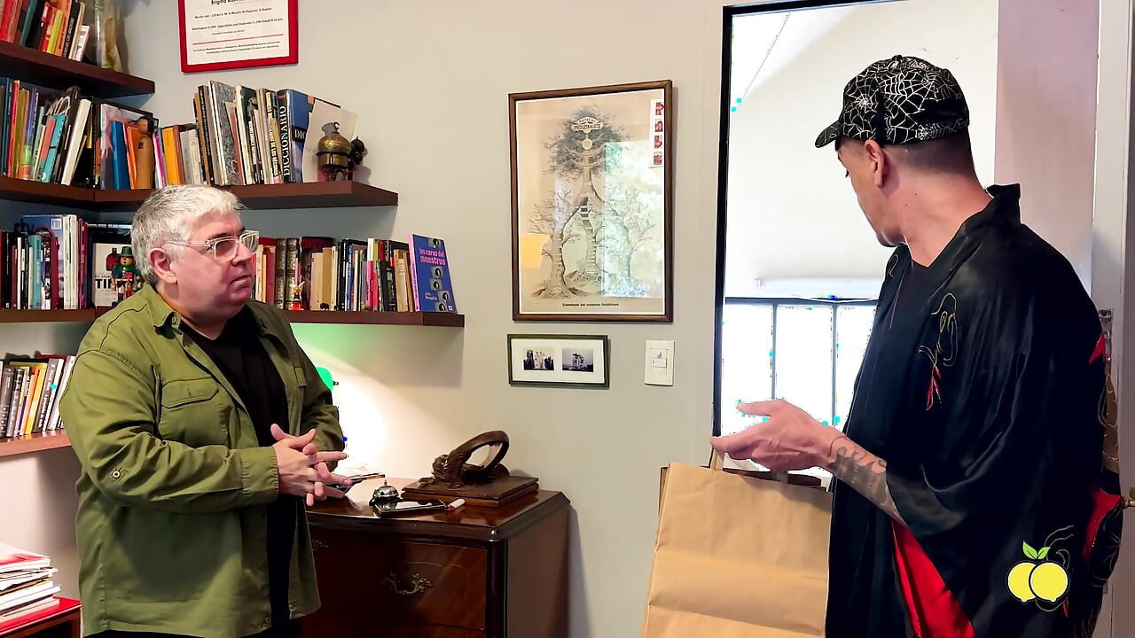 似乎我的妻子喜欢送货员