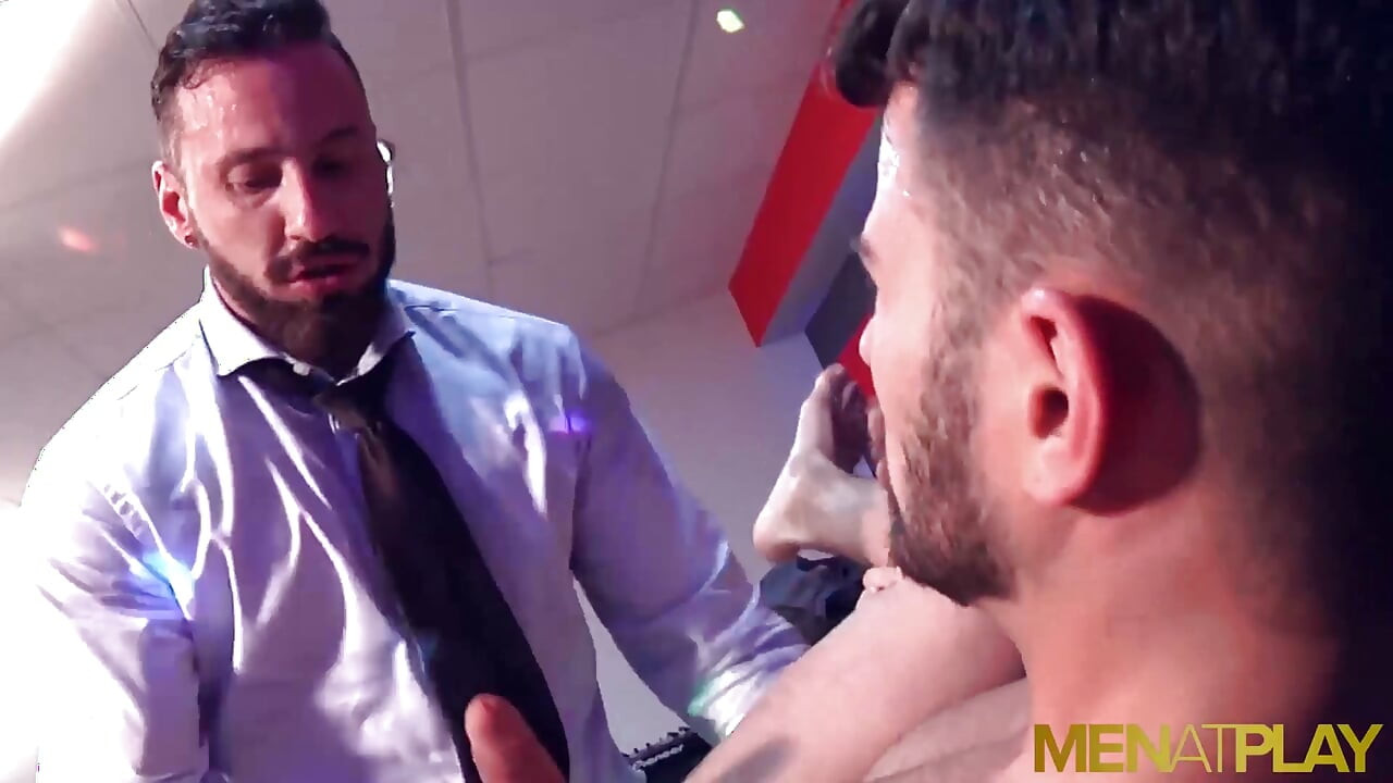 MENATPLAY - Latino Robbie Rojo anal fucked by Antonio Miracle