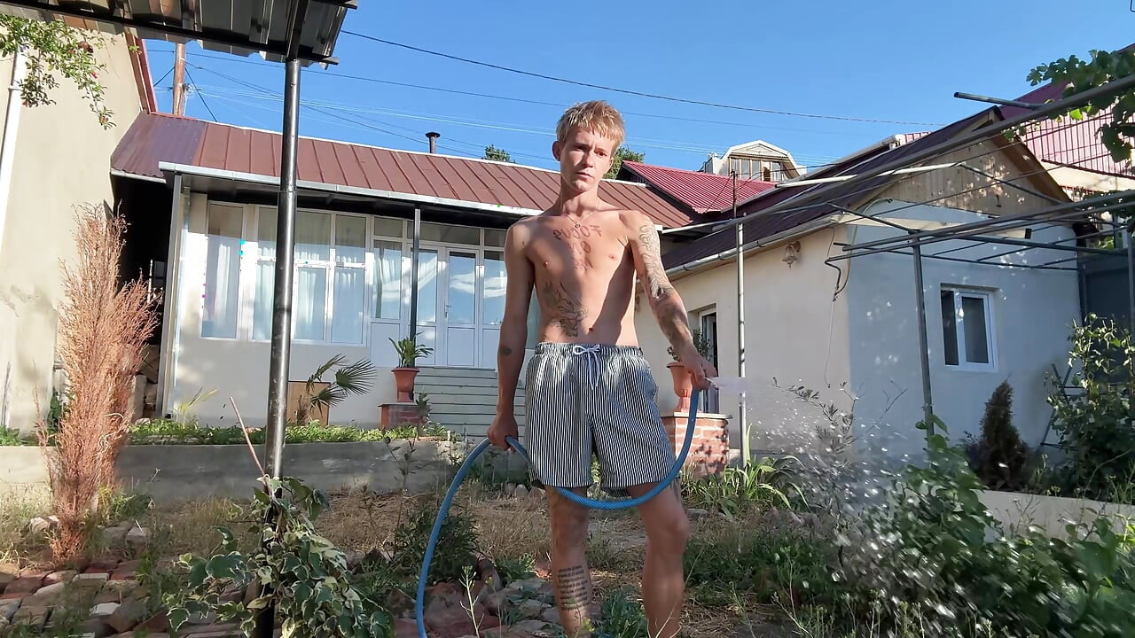 fucked stepdaddy&#039;s gardener, fucked a cute guy in a tight ass and came part 1