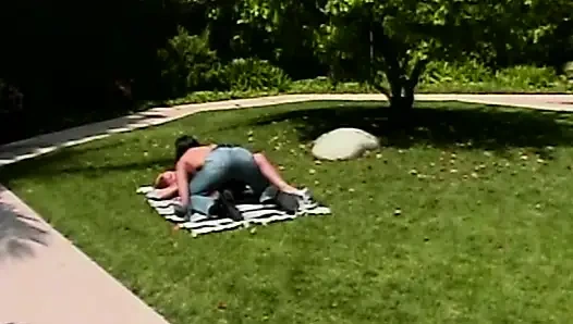 Irklararası kız öğrenci yurdu partisi: heiße açık havada eylem