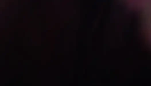 Istri memuja mainan seks ini