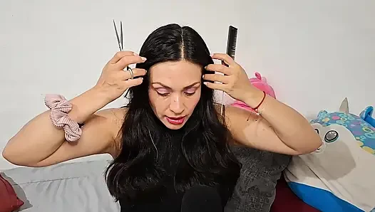 Asmr rol yapma kız arkadaşın saçını kesiyor