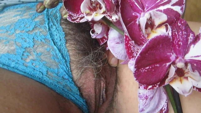 Sortez vos langues ma chatte degouline