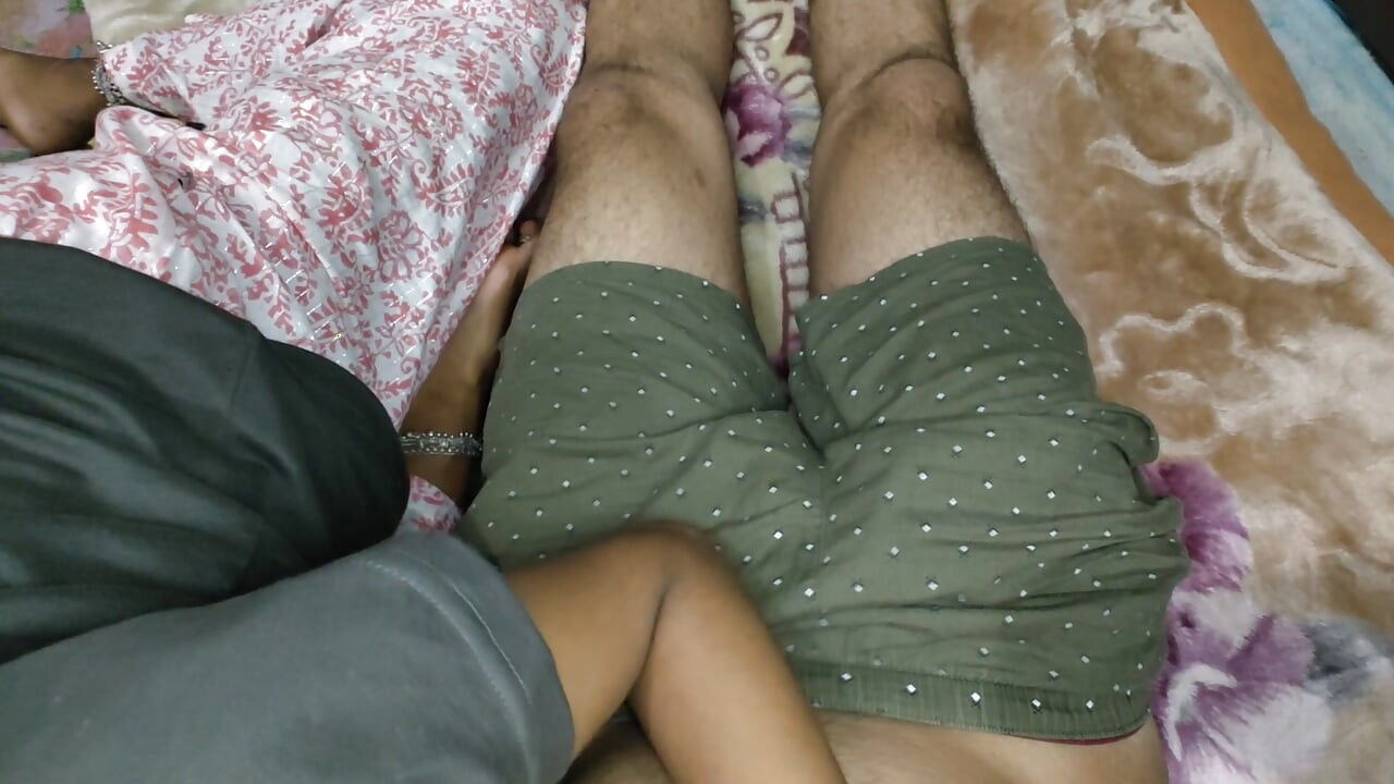 아름다운 여친이 핸잡과 오럴을 해주고, 내 도움의 손길