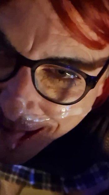 Pušenje, jebanje i ogromno lice za gutanje. | Isječak 2