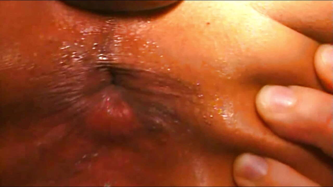 Анальные тренировки: я, мой друг и трансгендер