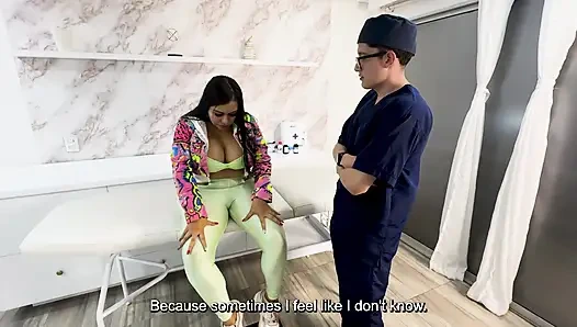 Dokter kandungan memeriksa memek luas pasien tante semok kolombia dengan kontol besarnya.