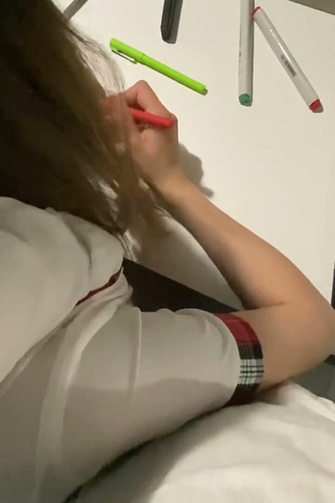 חבר לכיתה עזר לי לעשות שיעורי בית עד שהוא הכניס את הזין שלו לתוכי