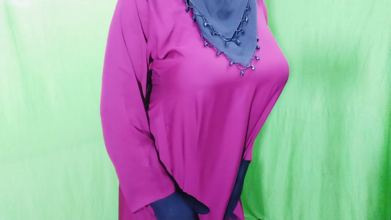 Gimana kalau aku bayar uang sewa pakai memek sempitku?