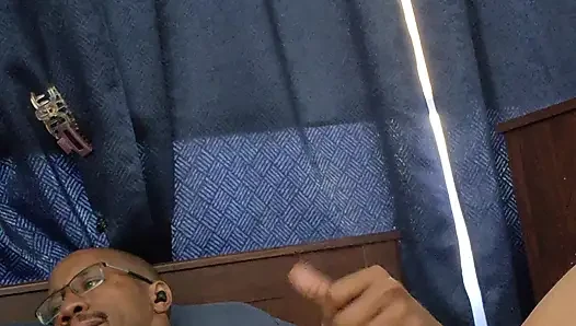 Büyük zenci yarağı boşalması gereken spor salonundan sonra kalın ve azgın