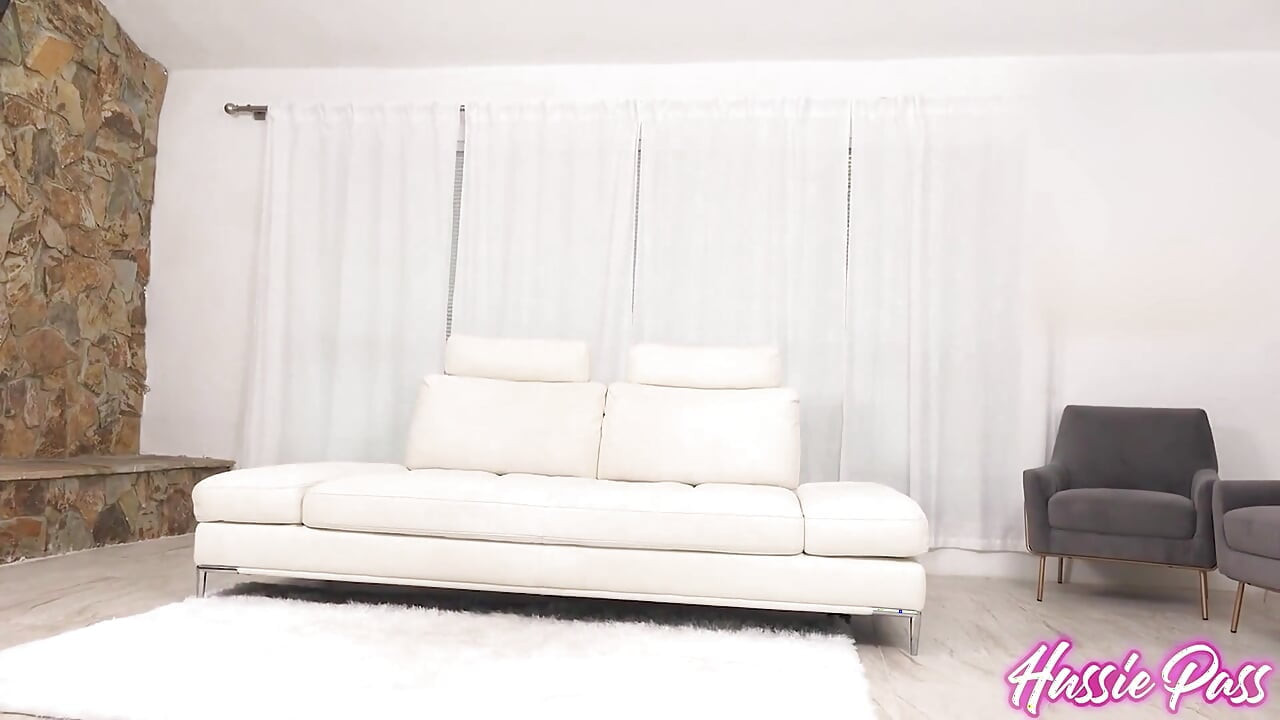 BTS: Busty Ashlyn Peaks tager Damion Dayskis dybt inde i hendes fisse