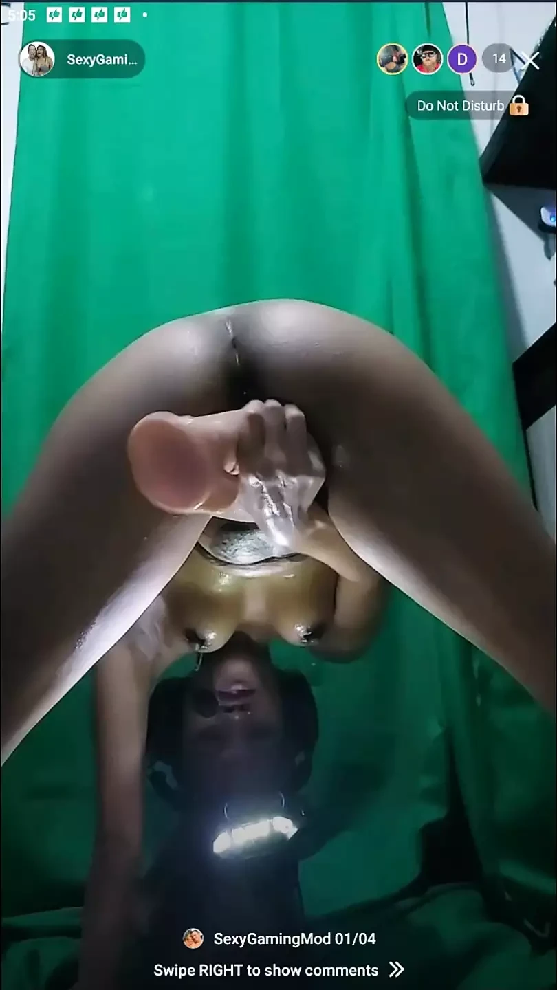 2023-01-04 Aliah DND Oil upside down Squirt Show with Dildo - sample